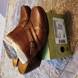 EUC NAOT Shoes Delight Slide Mule Golden Almond Mocha sz 7.5 EU 38 $135